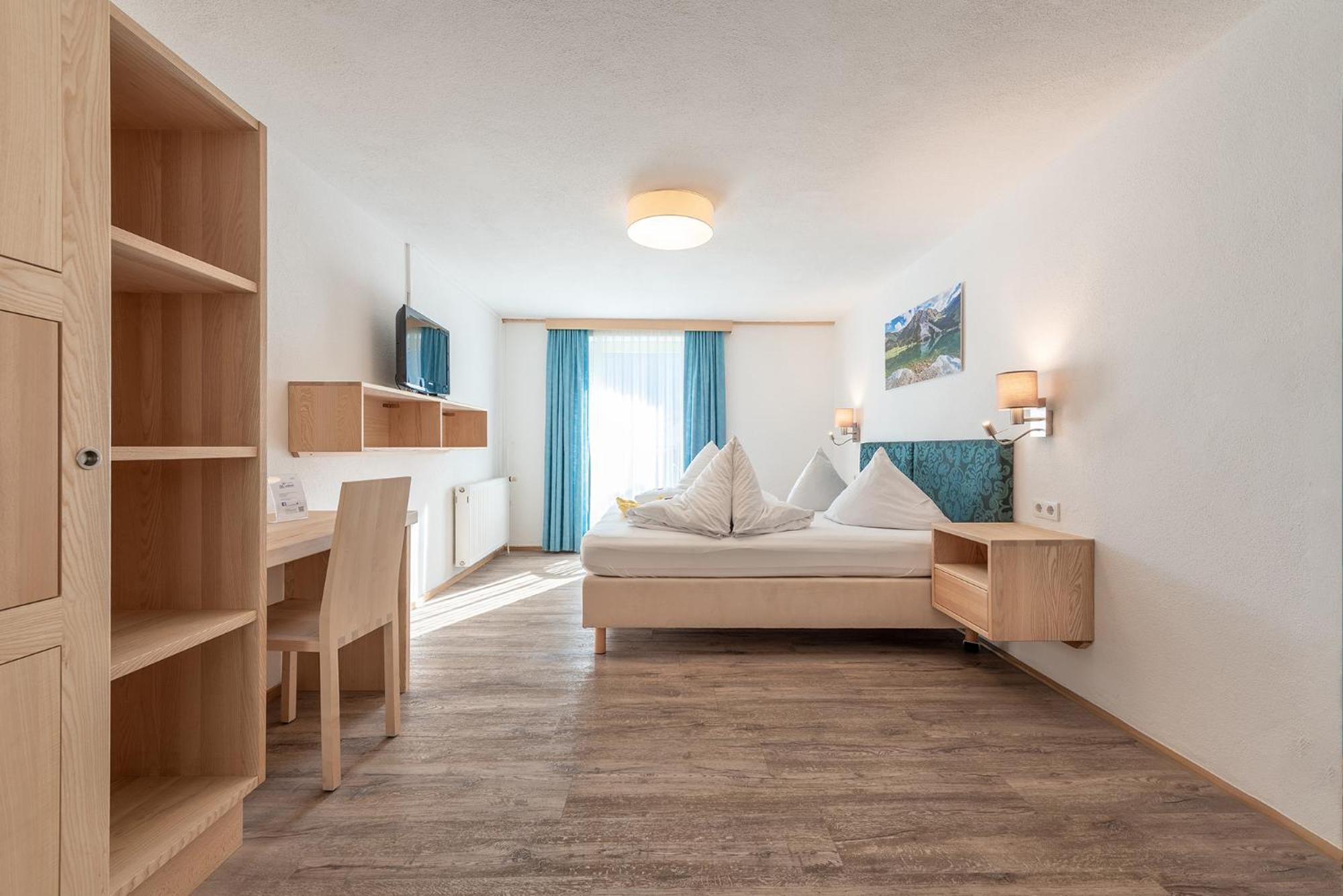 Gasthof Enzian Tannheim Room photo